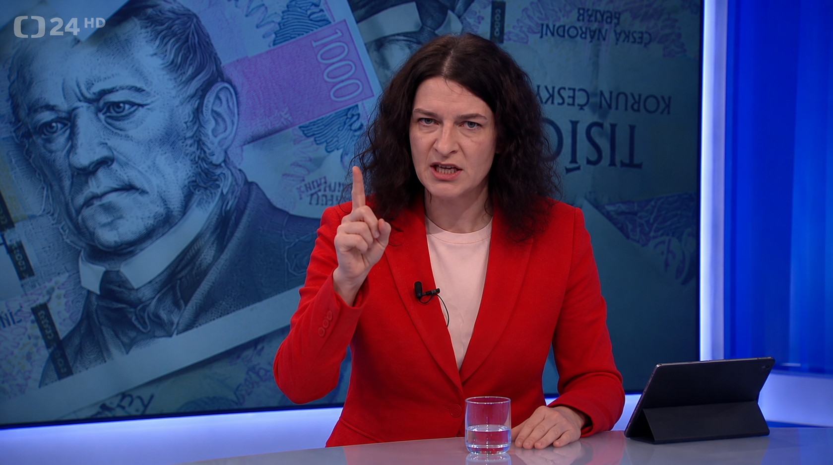 Alena Schillerová se viditelně rozčílila
